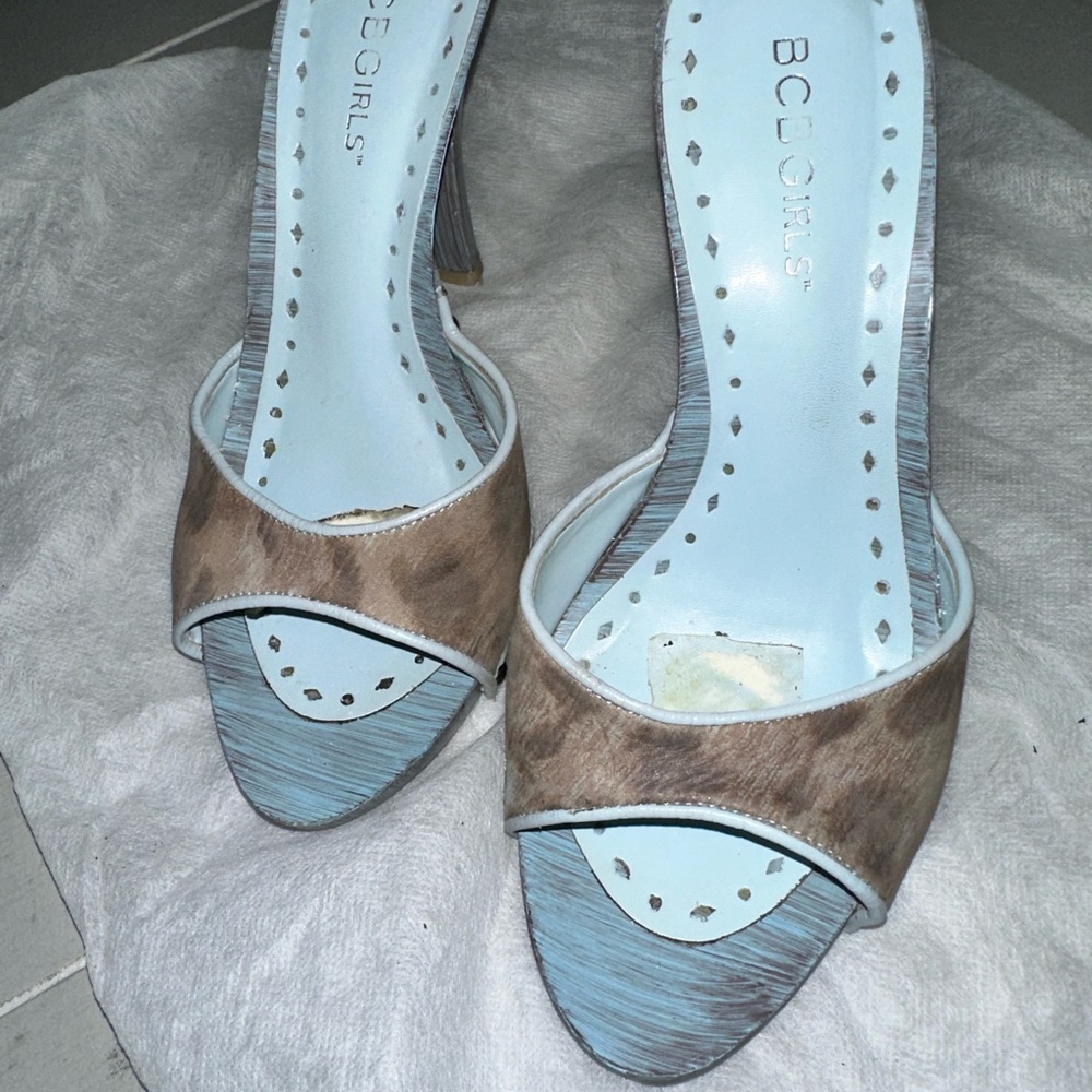 BCBC Girls light blue wood wash